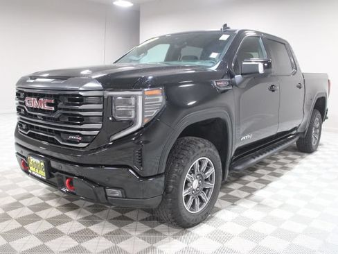 Used 2024 GMC Sierra 1500 AT4 w/ Technology Package AWD/4WD image 7