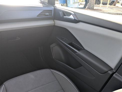 Used 2022 Volkswagen Taos SE image 18