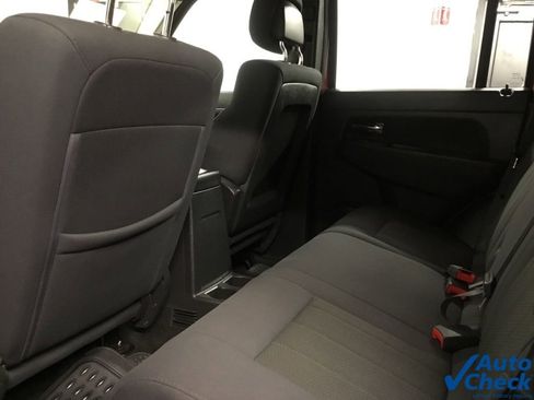 Used 2011 Jeep Liberty Sport image 25