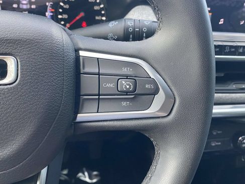 Used 2024 Jeep Compass Latitude AWD/4WD image 19