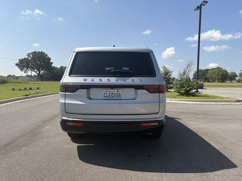 Used 2024 Jeep Wagoneer Series II w/ Flexible Seating Group AWD/4WD image 4