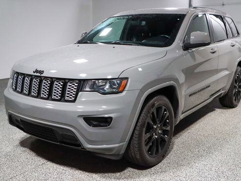 Used 2022 Jeep Grand Cherokee Laredo X RWD image 30