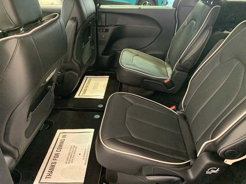 New 2026 Chrysler Pacifica Limited image 4