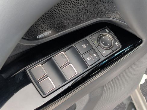 Used 2023 Lexus LX 600 F Sport w/ Accessory Package (Z1) image 9