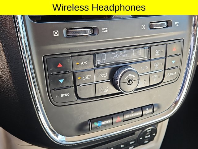 Used 2011 Chrysler Town & Country Touring-L w/ Entertainment Group #2 FWD image 16