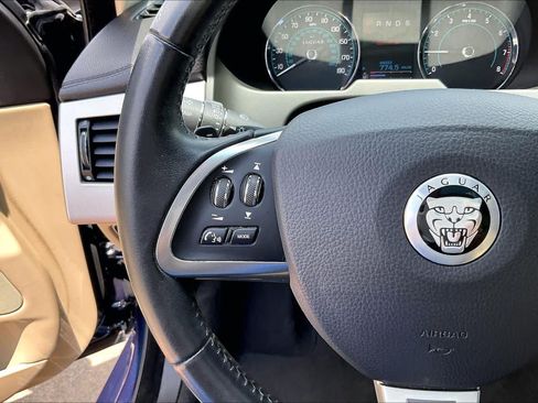 Used 2013 Jaguar XF RWD image 23