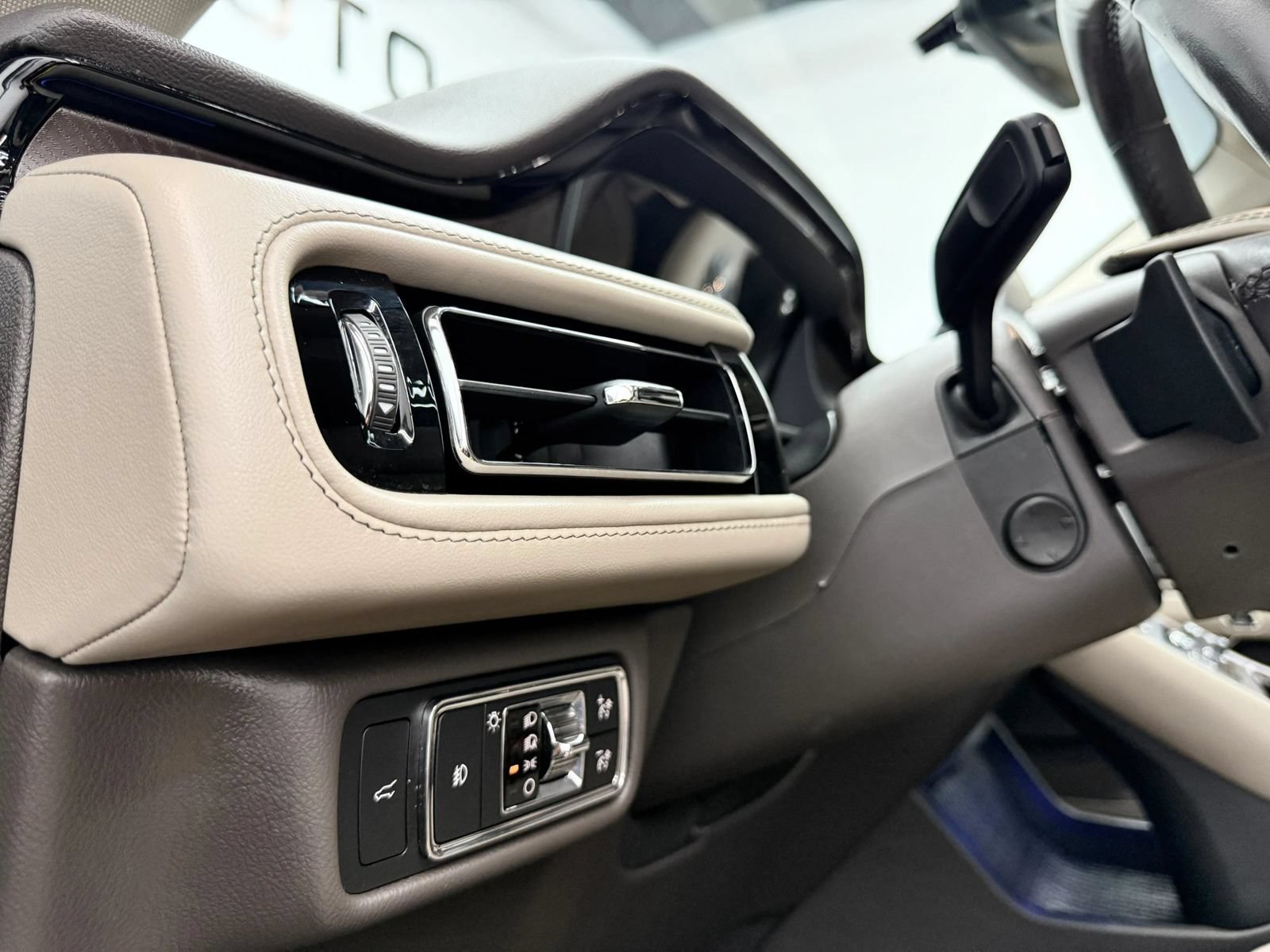 Used 2021 Lincoln Aviator Reserve w/ Equipment Group 201A AWD/4WD image 17