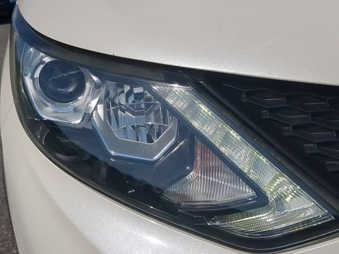 Used 2017 Nissan Rogue Sport SL w/ SL Premium Package FWD image 10