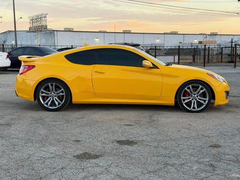 Used 2011 Hyundai Genesis 3.8 image 4