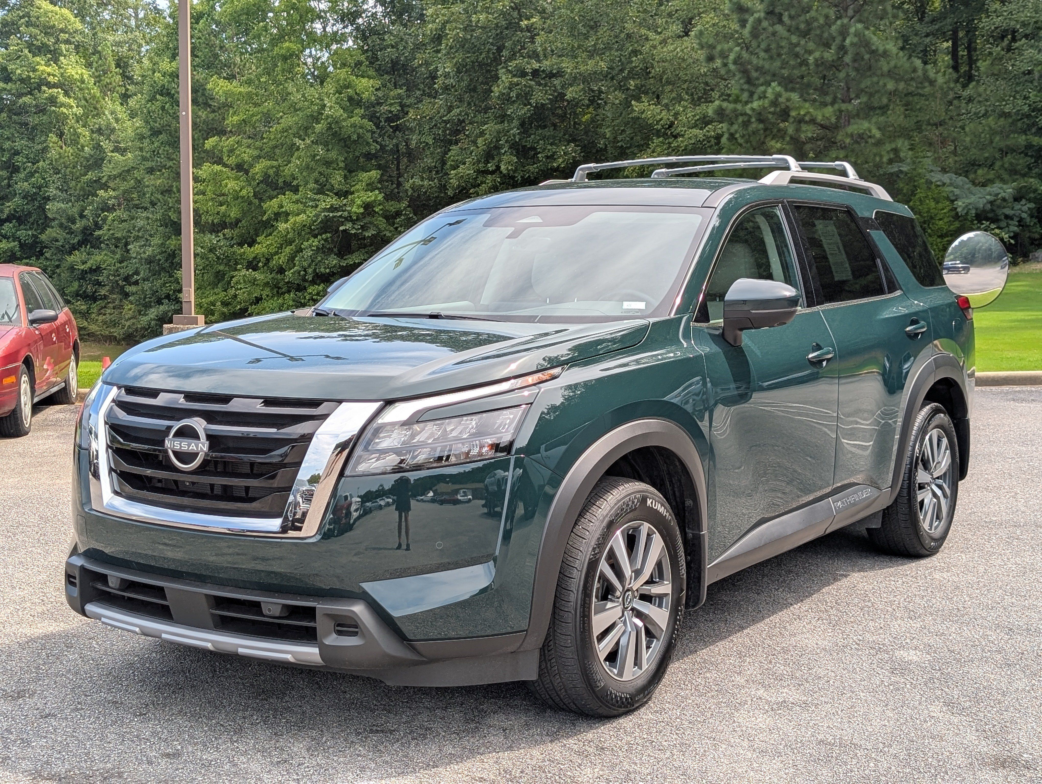 Used 2025 Nissan Pathfinder SL AWD/4WD image 5