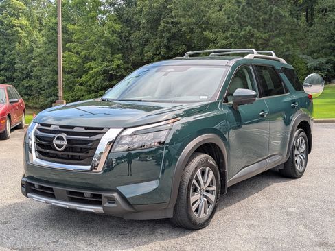 Used 2025 Nissan Pathfinder SL AWD/4WD image 5