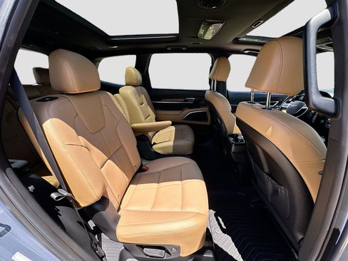 Used 2022 Kia Telluride SX w/ Towing Package FWD image 29