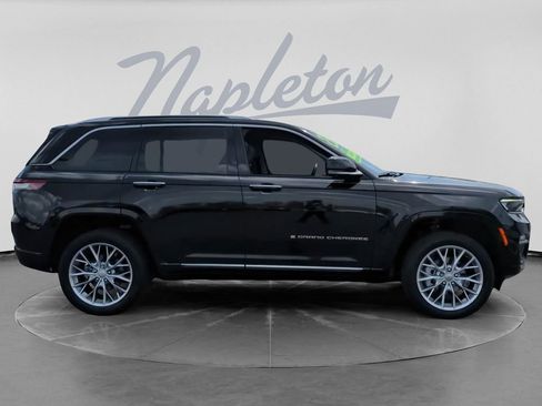 Used 2022 Jeep Grand Cherokee Summit AWD/4WD image 3