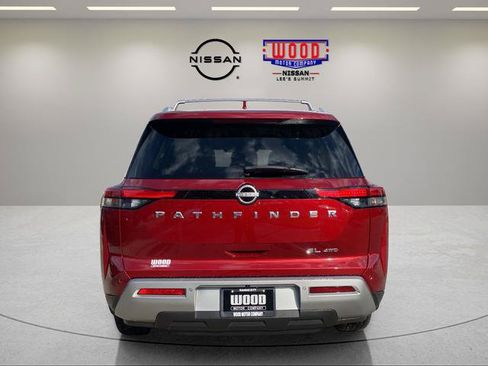 Used 2023 Nissan Pathfinder SL AWD/4WD image 3