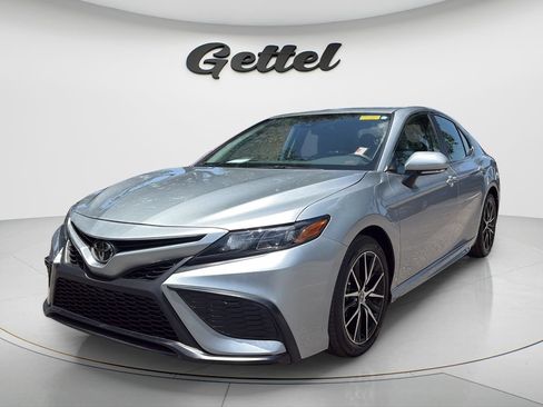 Used 2024 Toyota Camry SE w/ Cold Weather Package FWD image 1