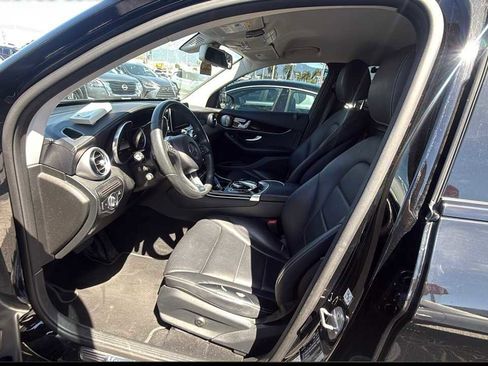 Used 2017 Mercedes-Benz GLC 300 4MATIC image 3