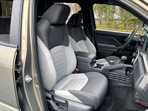 Certified 2025 Toyota Tacoma TRD Off-Road image 9