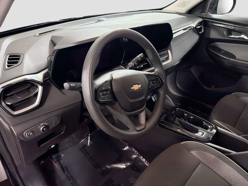Used 2025 Chevrolet TrailBlazer LT AWD/4WD image 12