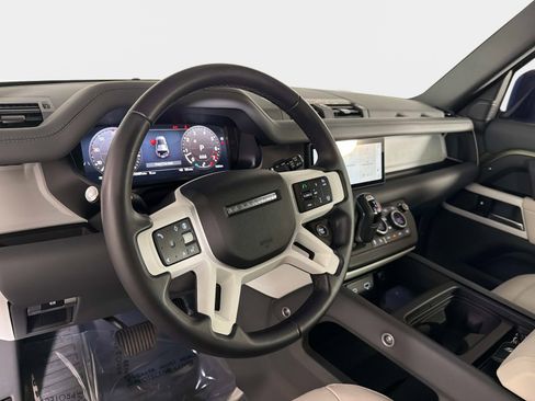 Used 2024 Land Rover Defender 110 S image 40