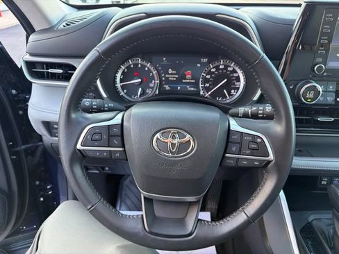 Used 2022 Toyota Highlander XLE AWD/4WD image 22