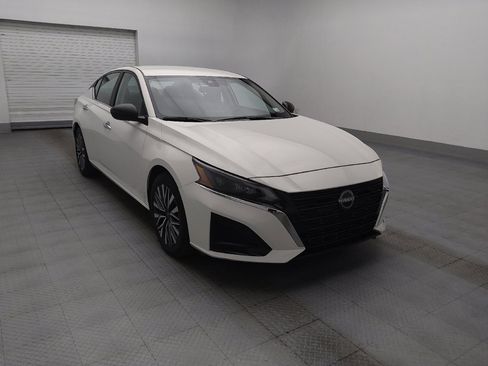 Used 2025 Nissan Altima 2.5 SV FWD image 13