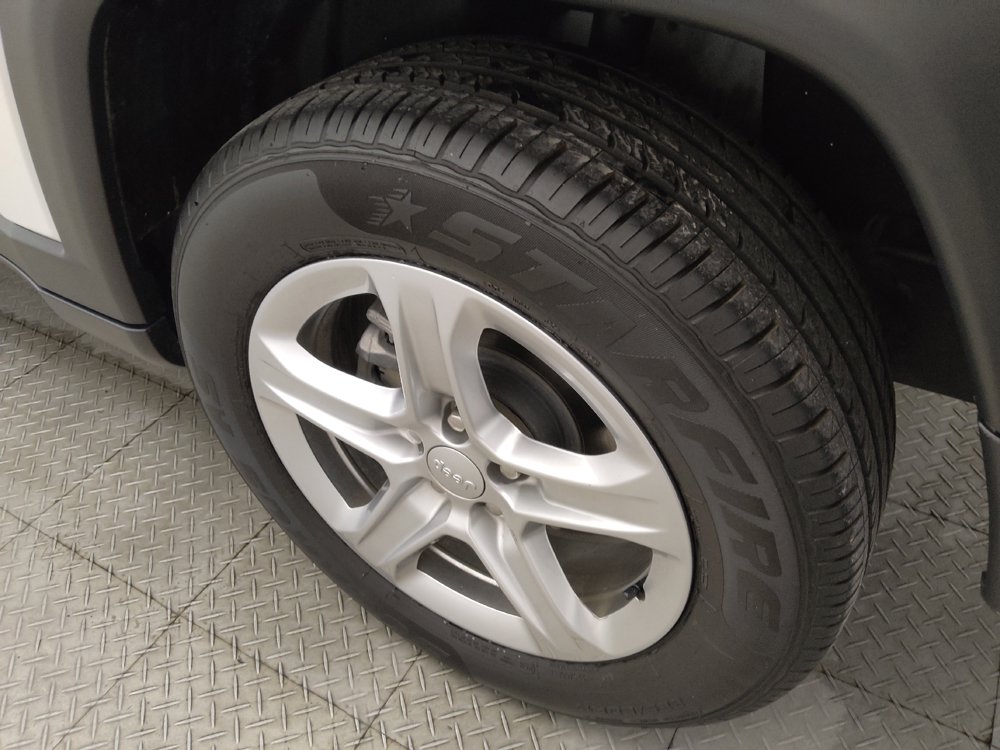 Used 2023 Jeep Compass Latitude AWD/4WD image 31