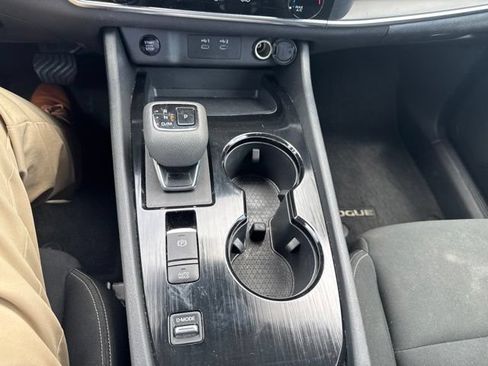 Used 2024 Nissan Rogue S FWD image 21