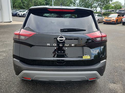 Used 2023 Nissan Rogue S image 5