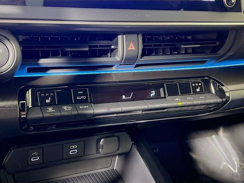Used 2025 Toyota Prius AWD image 14