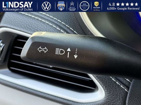 Used 2023 Chrysler Pacifica Touring-L image 22