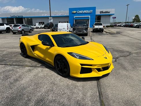 Used 2025 Chevrolet Corvette E-Ray AWD/4WD image 2