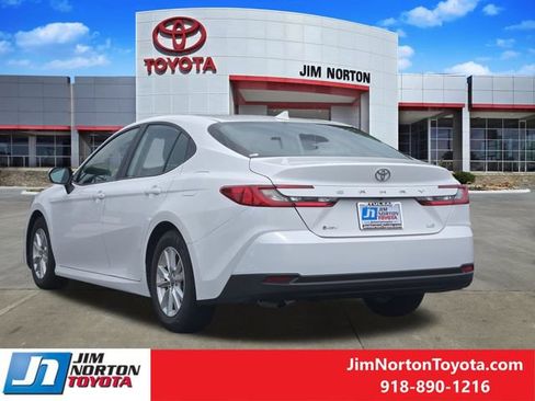 Used 2025 Toyota Camry LE FWD image 5