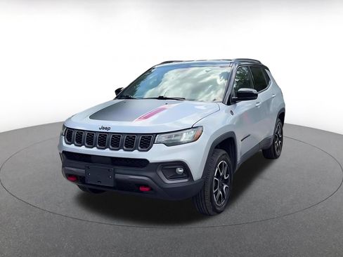 Used 2025 Jeep Compass Trailhawk AWD/4WD image 4