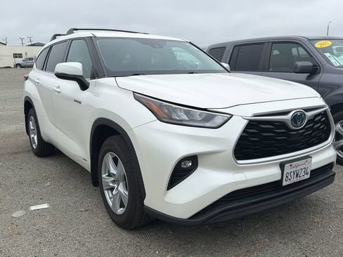Used 2020 Toyota Highlander LE AWD/4WD image 2