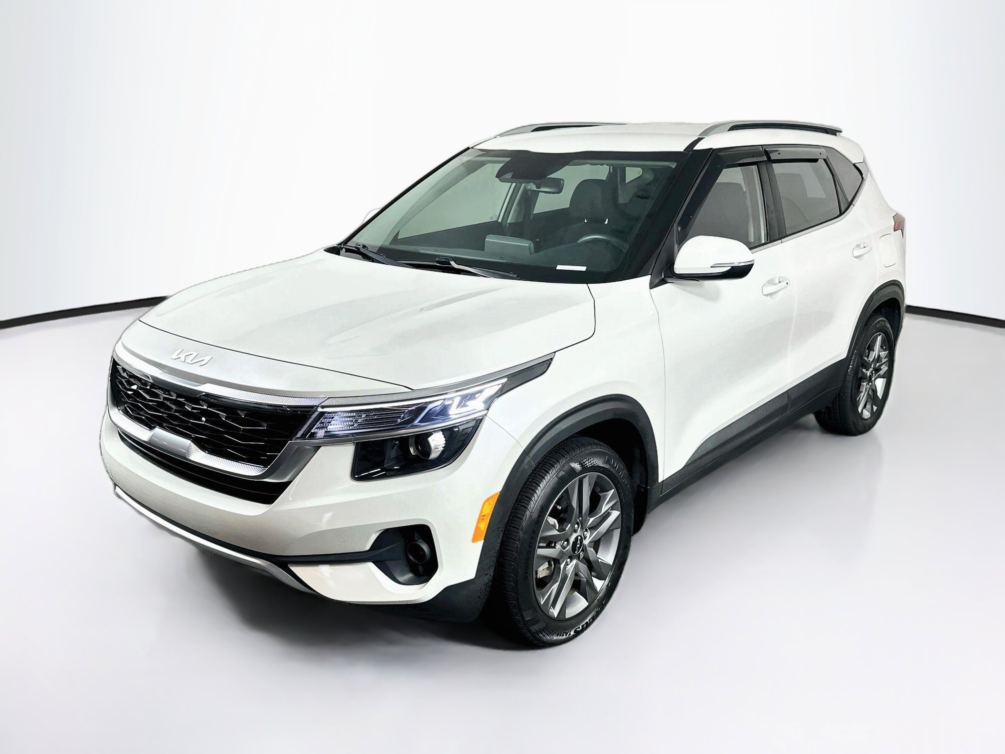 Used 2023 Kia Seltos S FWD image 3