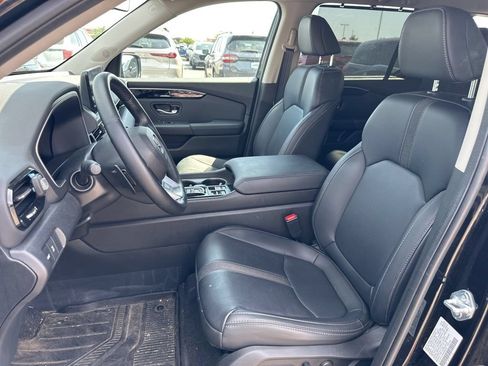Used 2025 Honda Pilot EX-L image 19