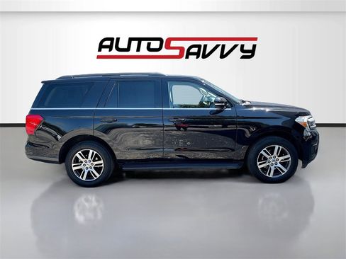 Used 2024 Ford Expedition XLT image 8