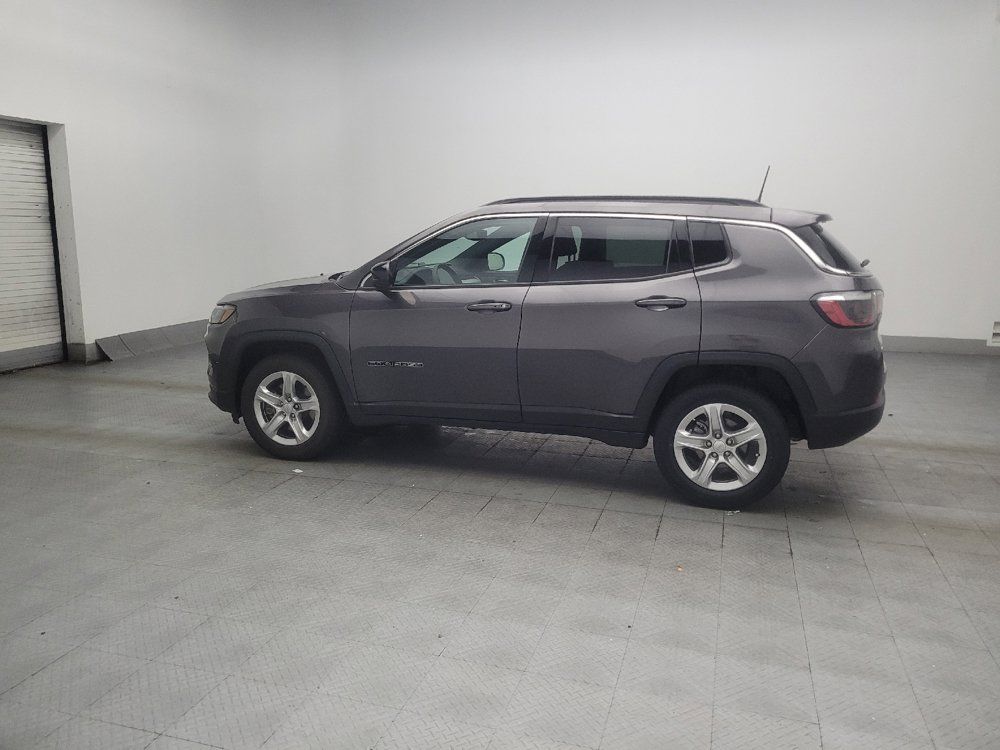 Used 2024 Jeep Compass Latitude AWD/4WD image 3