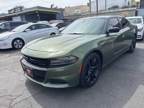 Used 2018 Dodge Charger SXT w/ Blacktop Package image 2