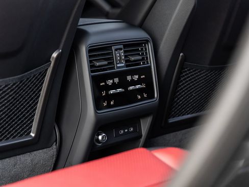 Certified 2026 Porsche Cayenne E-Hybrid Coupe AWD/4WD image 34