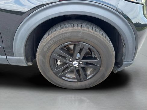 Used 2024 Ford Explorer XLT AWD/4WD image 37