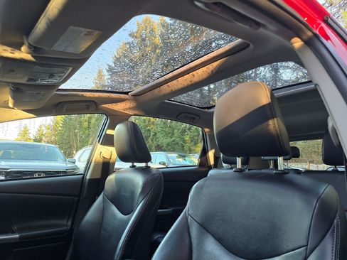 Used 2016 Toyota Prius V Five image 22