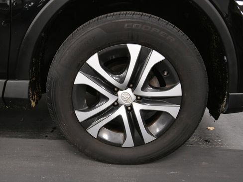 Used 2016 Toyota RAV4 LE image 28