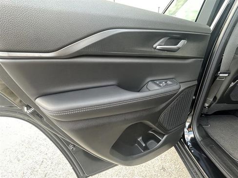 New 2025 Jeep Grand Cherokee Altitude image 17