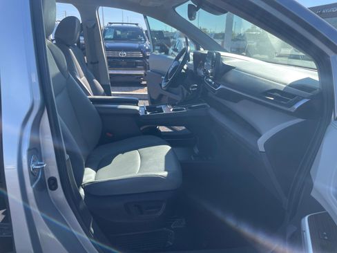 Used 2024 Toyota Sienna XLE image 18