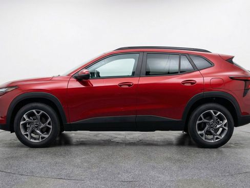 Used 2025 Chevrolet Trax LT w/ LT Convenience Package FWD image 5