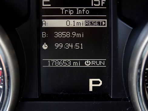 Used 2011 Jeep Grand Cherokee Laredo w/ Security & Convenience Group RWD image 40