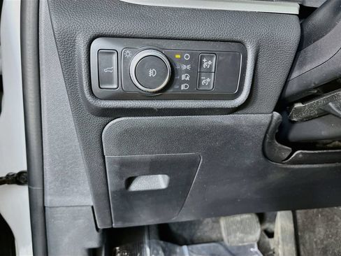 Used 2020 Ford Explorer XLT w/ Equipment Group 202A AWD/4WD image 13