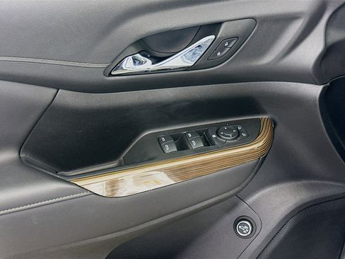 Used 2023 GMC Acadia SLE w/ Driver Convenience Package image 15