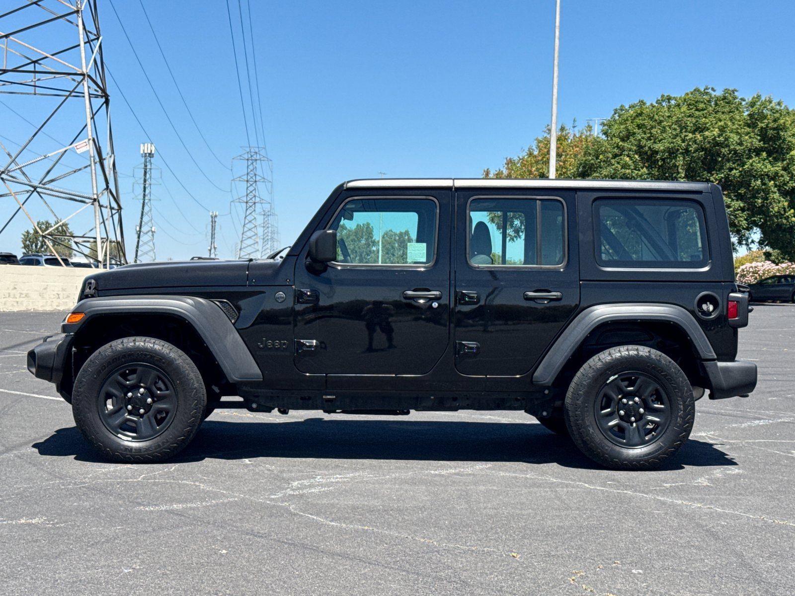 Used 2024 Jeep Wrangler Unlimited Sport AWD/4WD image 7